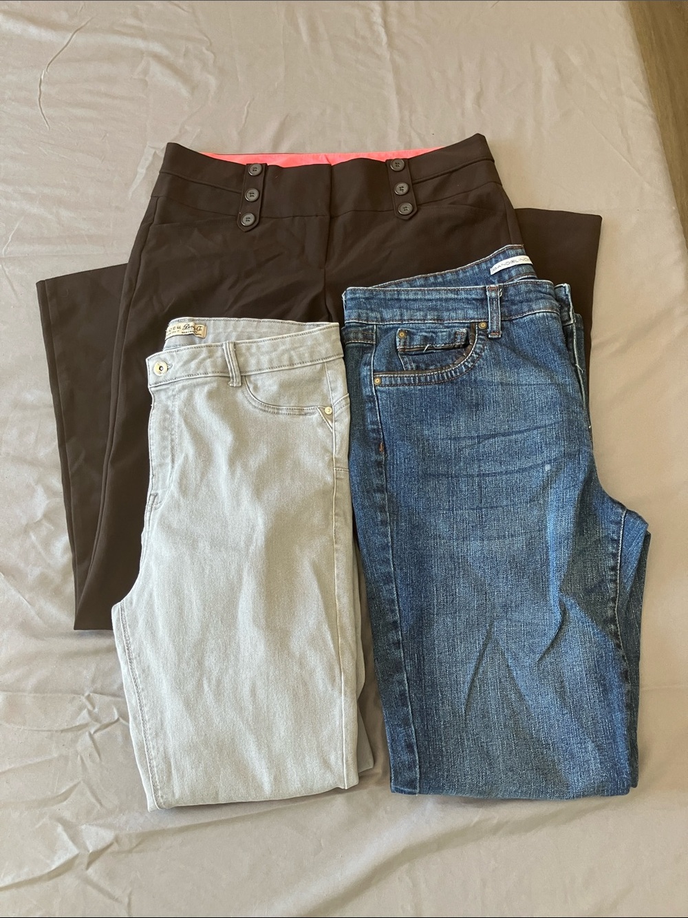 Women’s 2 Pants/1 Jean Bundle - size 9/10